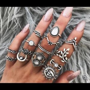 NWT - 14 pc vintage look layered ring set